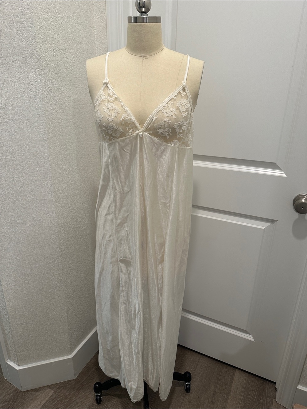 Sheer Lace Bodice Long Nightgown in Ivory